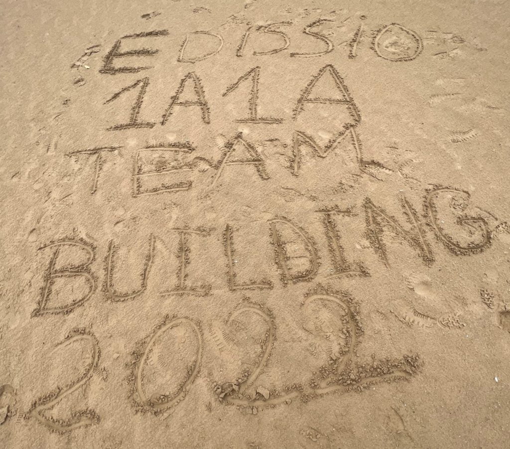 Edissio 1A1A Team Building 2022 écrit dans le sable