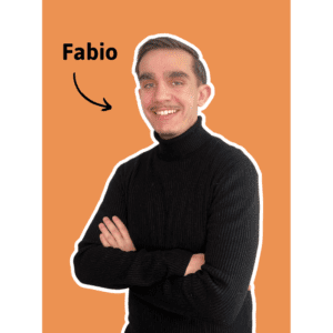 Fabio – Assistant de communication Portrait de Fabio, assistante de communication