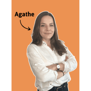 Agathe – Graphiste Webdesigner Portrait d'Agathe, graphiste webdesigner